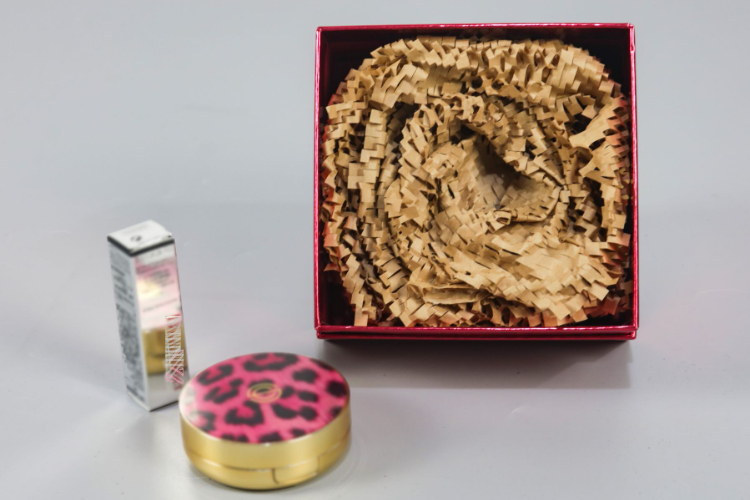 蜂窝纸包装化妆品